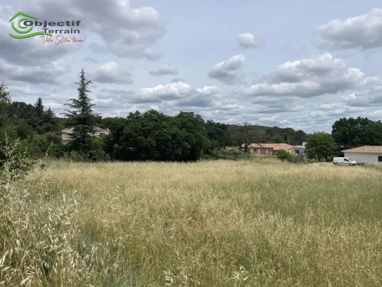 Terrain à Clermont-l’Hérault, à proximité immédiate du Lac du Salagou