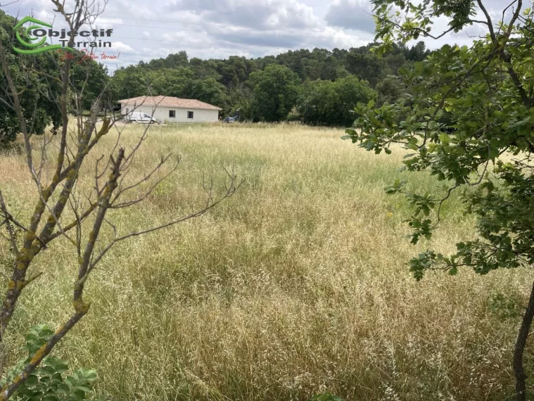 Terrain à Clermont-l’Hérault, à proximité immédiate du Lac du Salagou