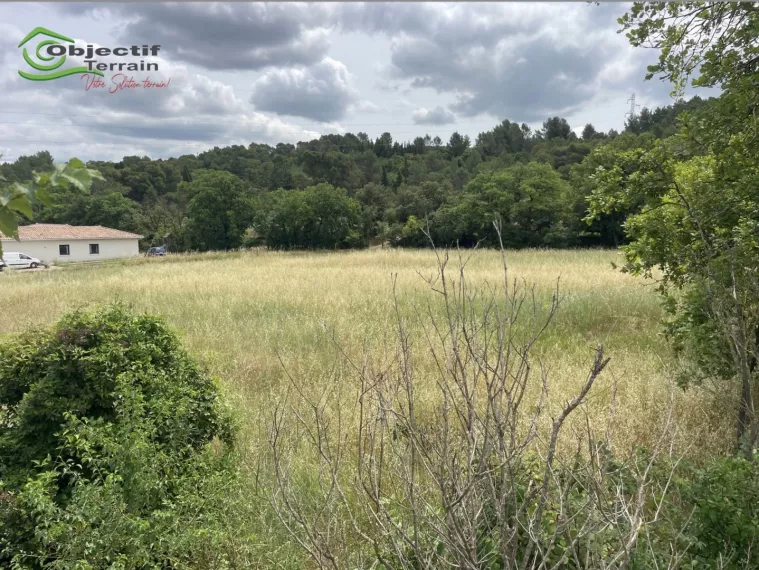Terrain à Clermont-l’Hérault, à proximité immédiate du Lac du Salagou